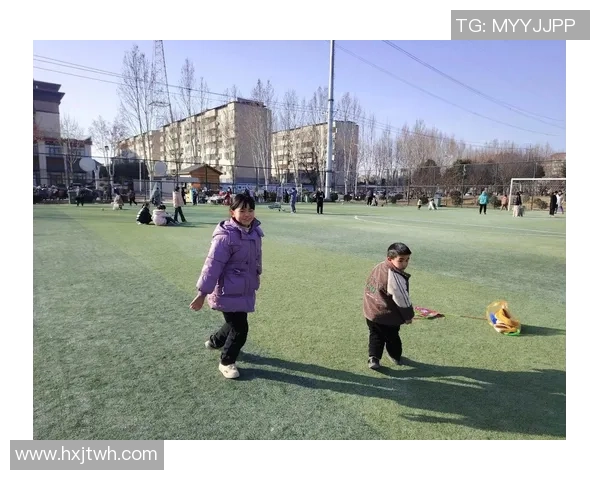 偶遇足球明星的女生瞬间引发热议视频记录了他们的精彩互动与感人时刻